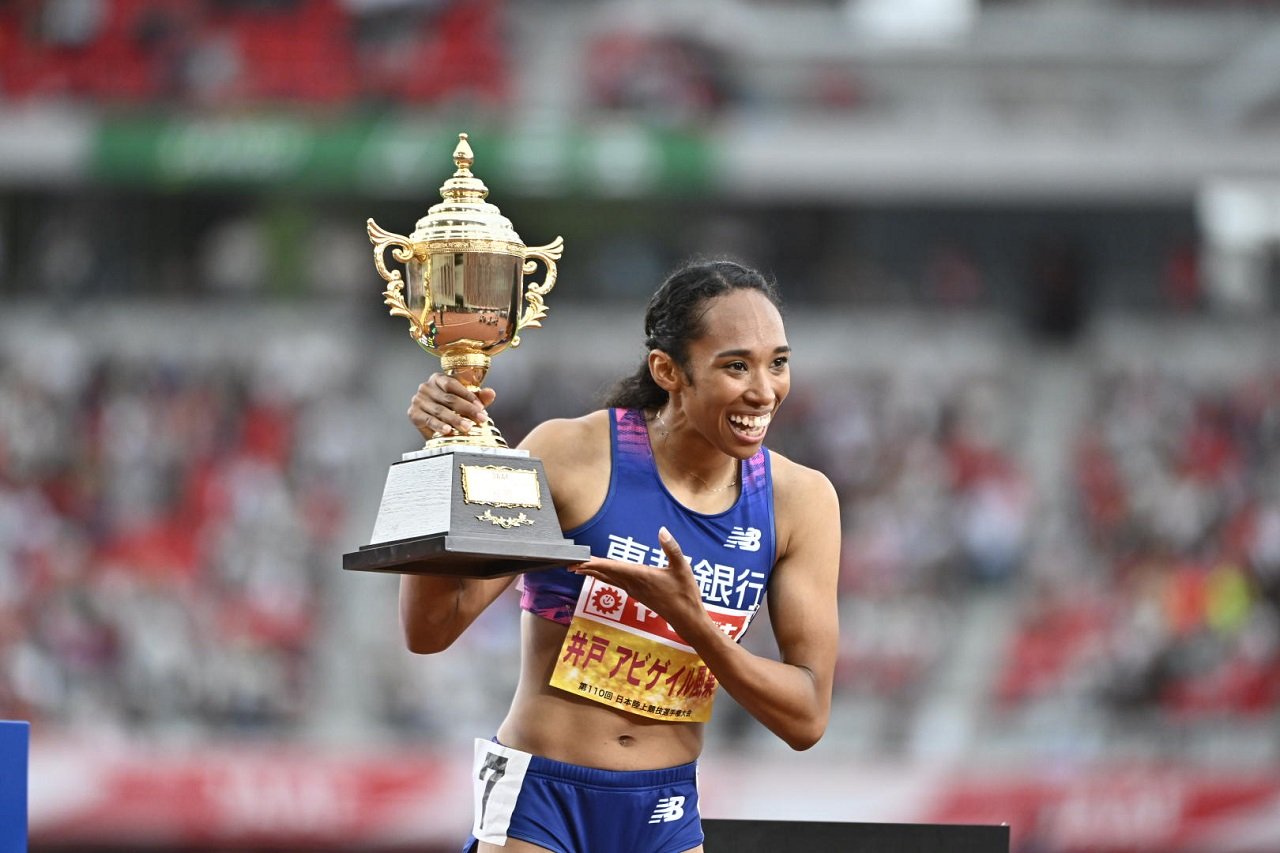 陸上の日本選手権で、前日の女子１００メートルに続き女子２００メートル決勝も制した井戸アビゲイル風果＝１４日午後、パロマ瑞穂スタジアム（撮影・堀尚人）