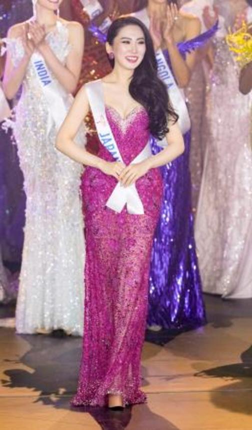 　「ミス・インターナショナル世界大会２０２５」で「ミス・フレンドシップ」に選ばれた日本代表の能崎愛さん＝２７日夜、東京都渋谷区