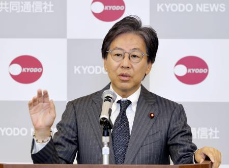 　共同通信加盟社論説研究会で講演する立憲民主党の安住淳衆院予算委員長＝３０日午後、東京・東新橋