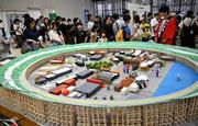 　明石工業高専が出展した大阪・関西万博の大屋根リングの模型＝２３日午前、神戸市中央区
