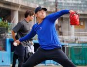 　キャッチボールをする中日・松山＝沖縄県読谷村