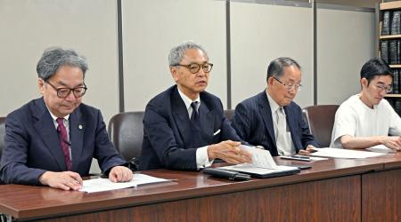 　記者会見する「ＭＲＩインターナショナル」による巨額詐欺事件の被害弁護団＝１５日午後、東京・霞が関の司法記者クラブ