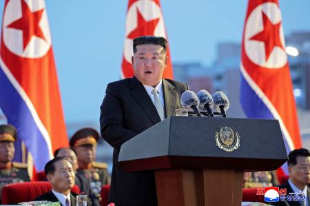 　朝鮮半島が日本の植民地支配から解放８０年の祝賀行事で演説する北朝鮮の金正恩朝鮮労働党総書記＝１４日、平壌（朝鮮中央通信＝共同）