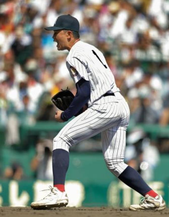 　長崎日大に勝利し、喜ぶ有明・斉藤＝甲子園