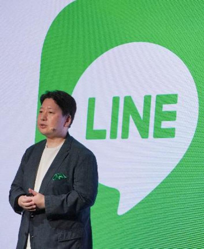 　「ＬＩＮＥ」の新機能を説明するＬＩＮＥヤフーの舛田淳上級執行役員＝２日午後、東京都渋谷区