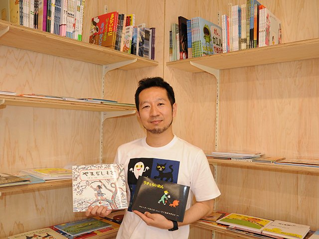 「自分で学ぶ力を養ってもらう」と話す木下慎一朗さん＝羽島市福寿町平方、みんなの学び舎ことのは