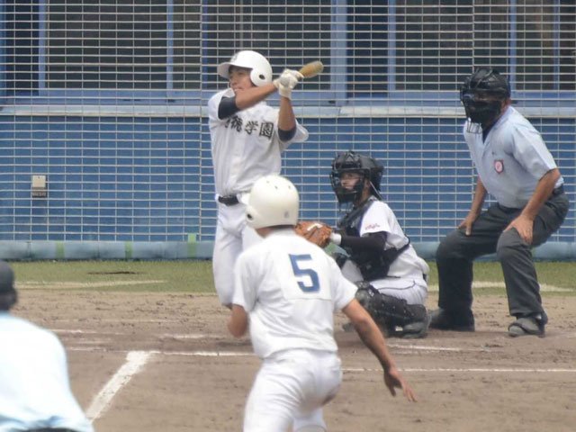 多治見西×岐阜聖徳＝７回裏岐阜聖徳２死三塁、河崎が適時打を放つ＝中津川夜明け前