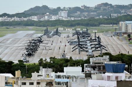 　沖縄県宜野湾市の米軍普天間飛行場＝２２日午後