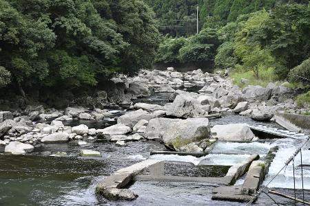 　鹿児島県霧島市の天降川＝１７日午後