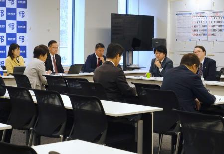 　立憲民主党が「みんなで大家さん」を巡る問題で行った被害対策弁護団らへの意見聴取＝１３日、国会