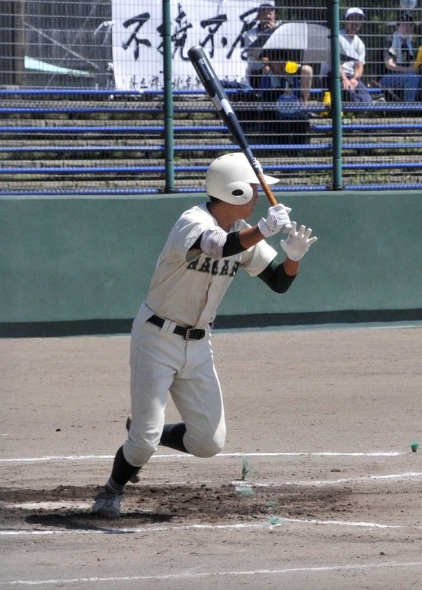 長良×東濃・郡上北・八百津・飛騨神岡＝１回裏長良２死一、三塁、花室の中前適時打で３点目＝大野レインボー