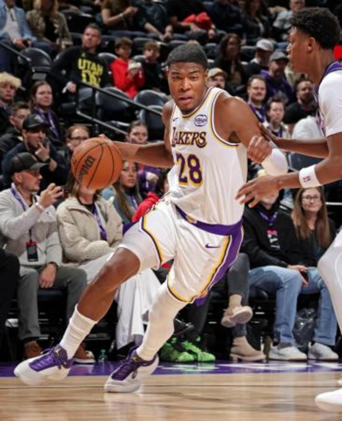 　ジャズ戦で攻め込むレーカーズの八村＝ソルトレークシティー（ＮＢＡＥ・ゲッティ＝共同）