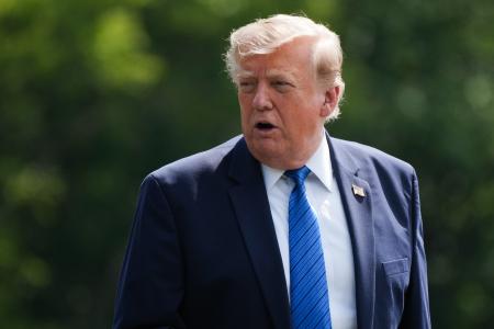 　７月３１日、米ワシントン近郊キャンプデービッドでの閣議を終えたトランプ大統領（ゲッティ＝共同）