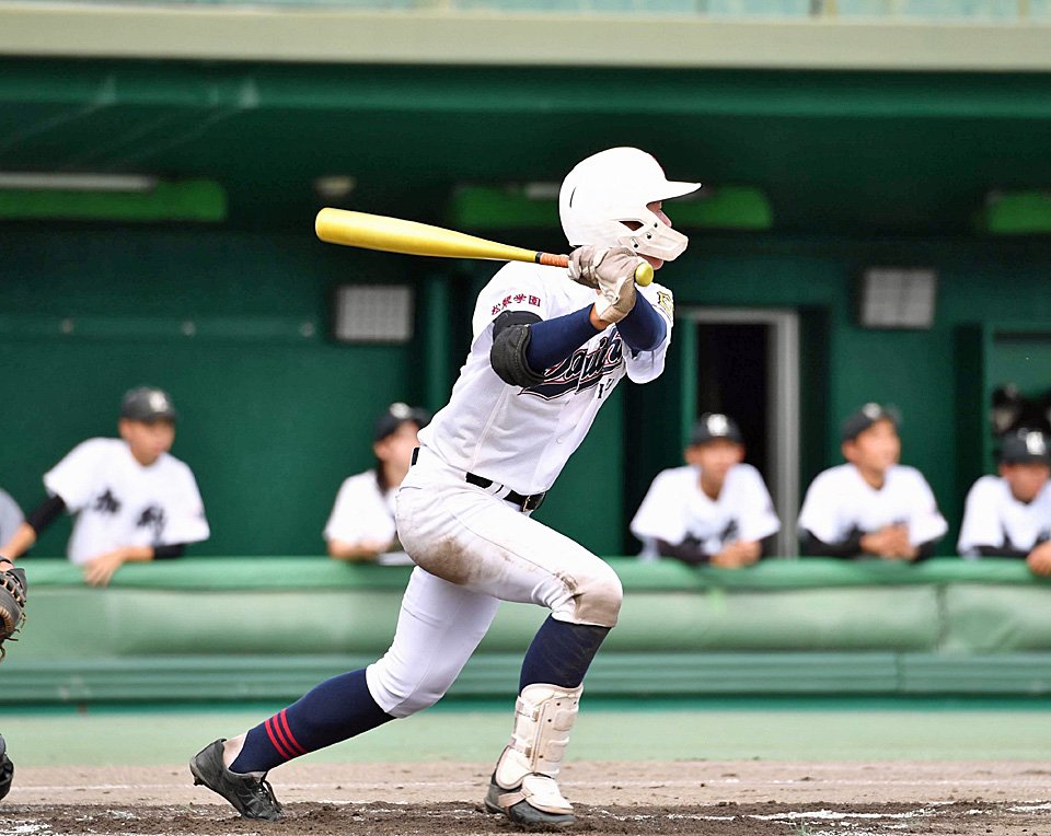 岐阜第一×加納＝６回表岐阜第一１死二、三塁、水野が左前適時打を放つ＝長良川球場