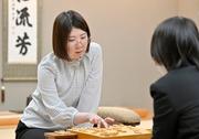 　第４８期霧島酒造杯女流王将戦３番勝負の第３局で、中七海女流三段を破り５連覇を果たした西山朋佳女流王将＝２１日午後、東京都渋谷区の将棋会館