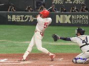 天理大×中部学院大＝延長１１回裏中部学院大無死満塁、サヨナラの適時打を放つ大江＝東京ドーム