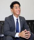 　福岡市長選への立候補を表明した新村優市議＝３日午前、福岡市