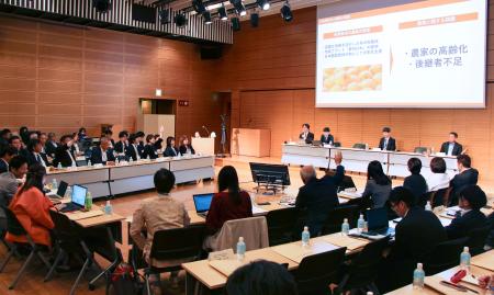 　東京都内で開かれたオンライン併用の「全国道の駅駅長サミット」＝２３日午後
