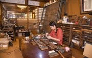 廃業した印刷業者から引き取った機材や活字が並ぶ「ＯＲＧＡＮ活版印刷室」＝岐阜市湊町