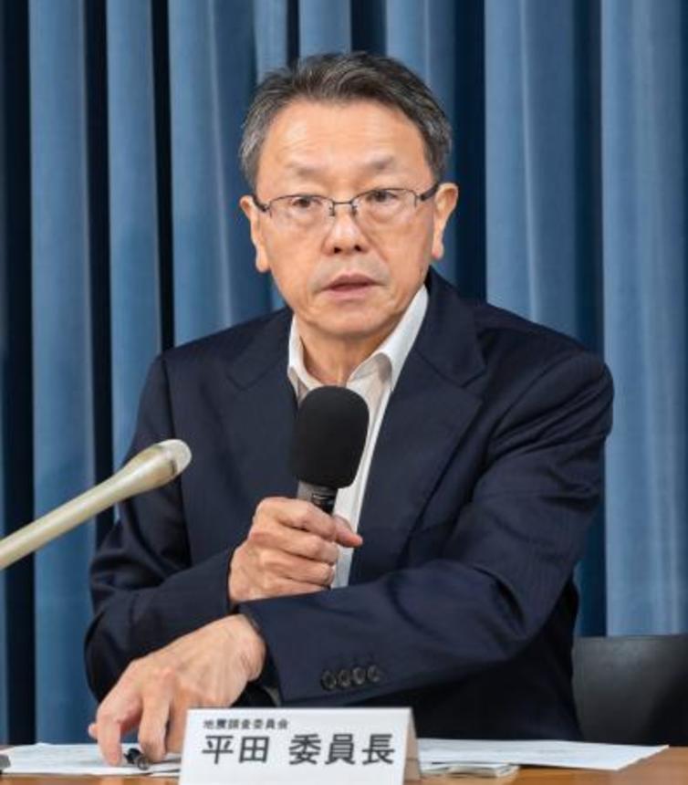 　記者会見する地震調査委員会の平田直委員長＝９日午後、東京都千代田区