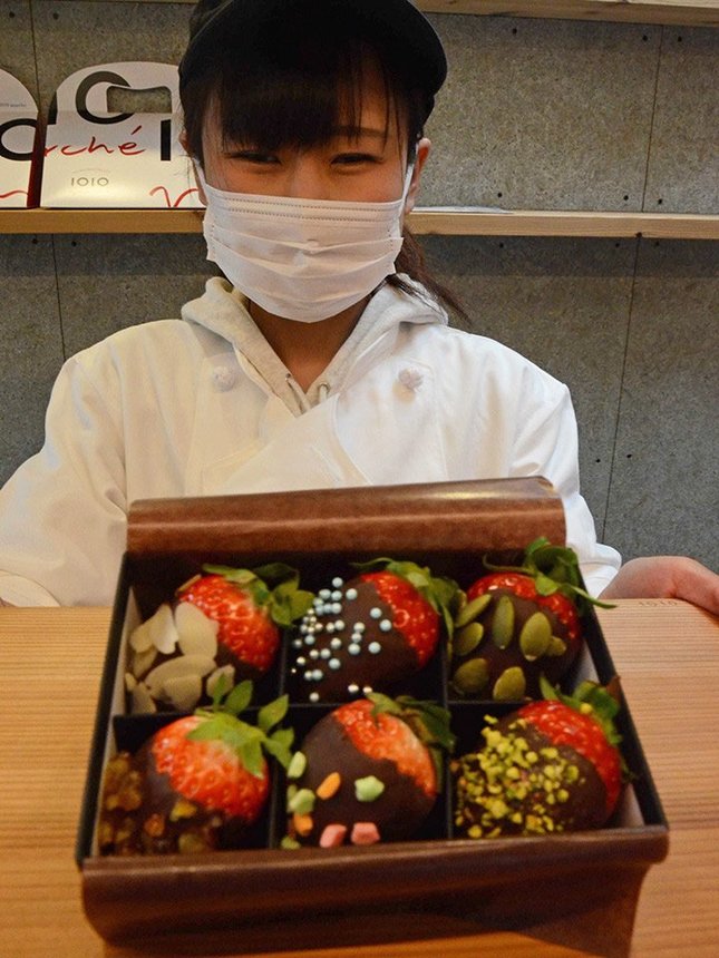 ６種類の「いちごの宝石」を詰め合わせたバレンタインボックス＝池田町片山、１０１０マルシェ