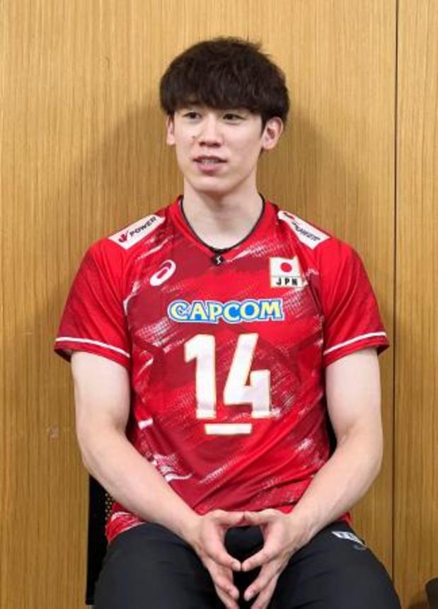 　取材に応じるバレーボール男子日本代表の石川祐希＝１８日、東京都内