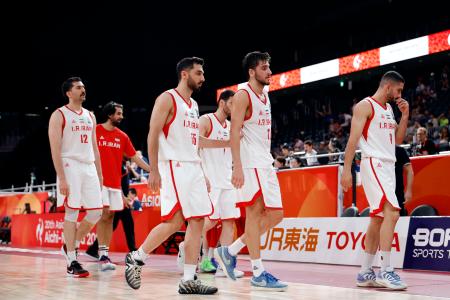 　バスケットボール男子でカタールに敗れ、引き揚げるイランの選手たち＝１０日、名古屋市のＩＧアリーナ