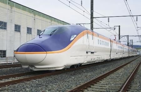 　東北・山形新幹線のＥ８系＝２０２３年２月、宮城県利府町