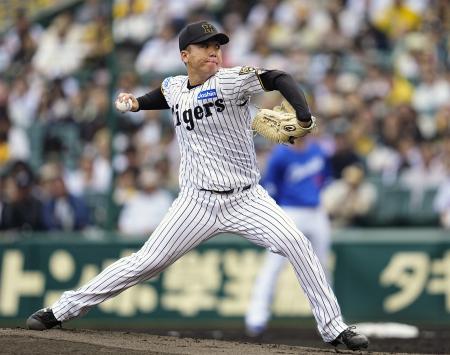 　自身２試合連続の完封で６勝目を挙げた阪神・村上＝甲子園