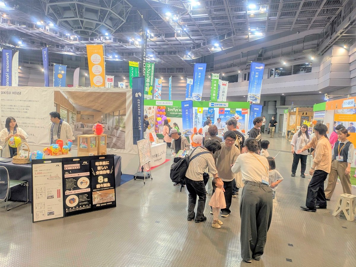 家族連れでにぎわうクラシドアップの会場＝岐阜市金町、市文化センター