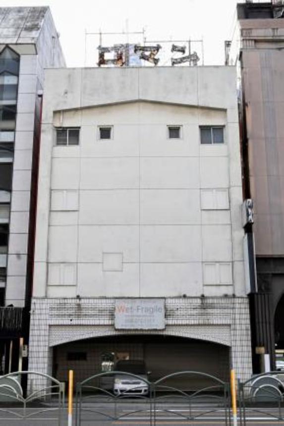 　売春場所として元警察官が提供したとみられる建物＝１０日午前、岐阜市