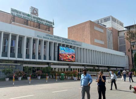 　インド・ニューデリーの医科大学の構内＝２０日（共同）