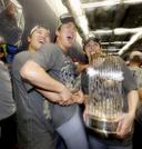 　米大リーグ、ワールドシリーズ２連覇を達成し、シャンパンファイトで盛り上がるドジャースの（左から）大谷翔平、山本由伸、トロフィーを持つ佐々木朗希＝２日、トロント（共同）