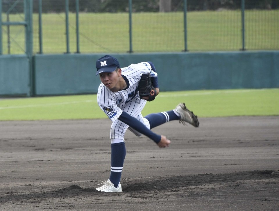 美濃加茂×土岐商＝力投する美濃加茂の先発大嶽＝大野