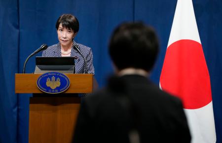 　Ｇ７サミットを終え、記者会見する高市首相＝１７日、フランス東部アルシャン（共同）