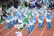 総合開会式で入場行進する県選手団＝白波スタジアム