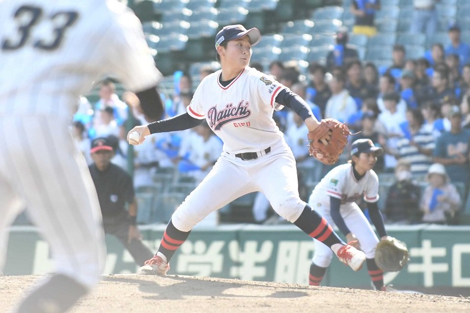 神戸弘陵×岐阜第一＝力投する岐阜第一の先発・桒沢＝甲子園球場