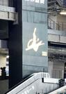 　エスコンフィールド北海道の左右両スタンドに設置された看板「ＳＨＩＮＪＯボード」。試合で打球を当てた選手に、賞金１１１万円が贈られる＝２４日
