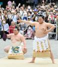 　熱田神宮で奉納土俵入りを披露する大の里＝４日、名古屋市
