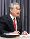 　記者会見する東京メトロの小坂彰洋社長＝２８日午後、国交省