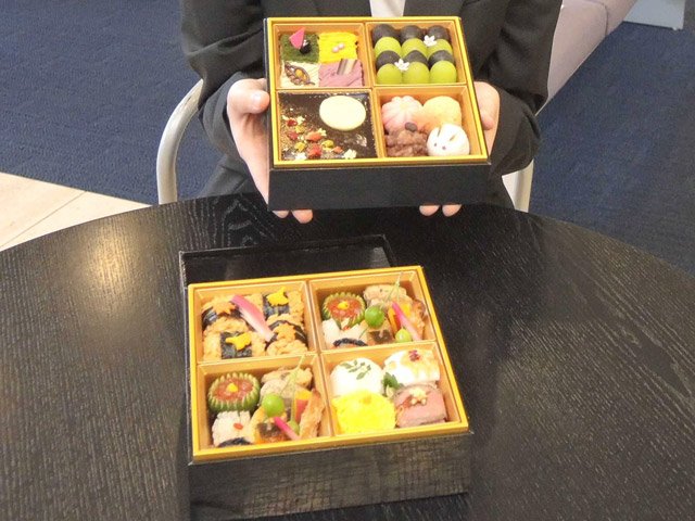 秋の味覚をふんだんに盛り込んだ「十五夜のお重」＝岐阜新聞本社