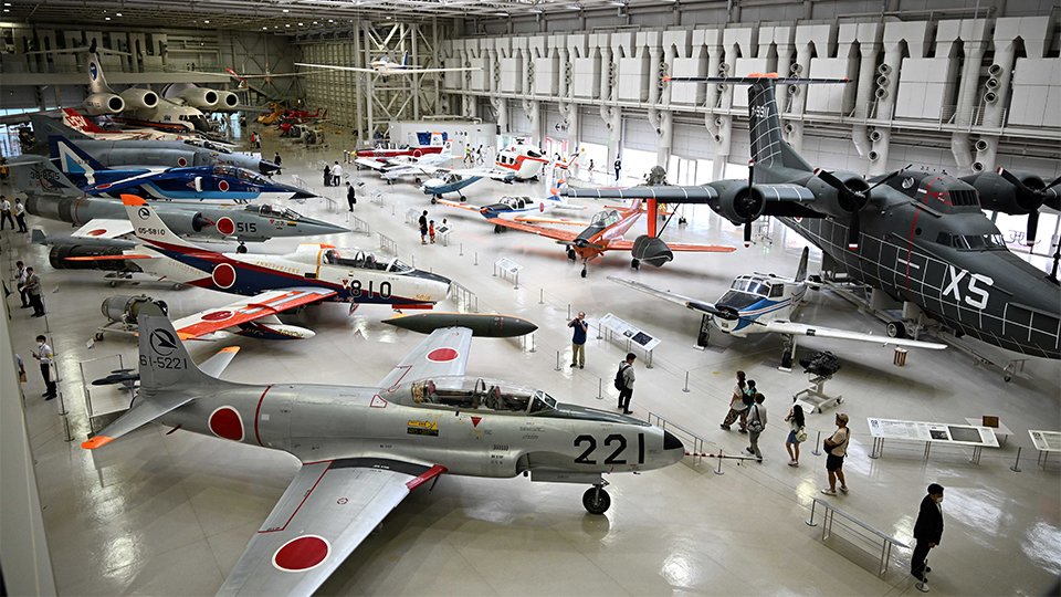 多くの航空機を展示する岐阜かかみがはら航空宇宙博物館＝各務原市下切町