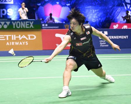 　女子シングルス３回戦　タイ選手と対戦する山口茜＝パリ（共同）