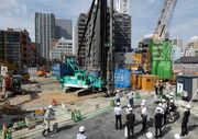 リニア中央新幹線・名古屋駅建設で、旧来建物の撤去と準備工事が進む現場（東工区）＝名古屋市中村区名駅