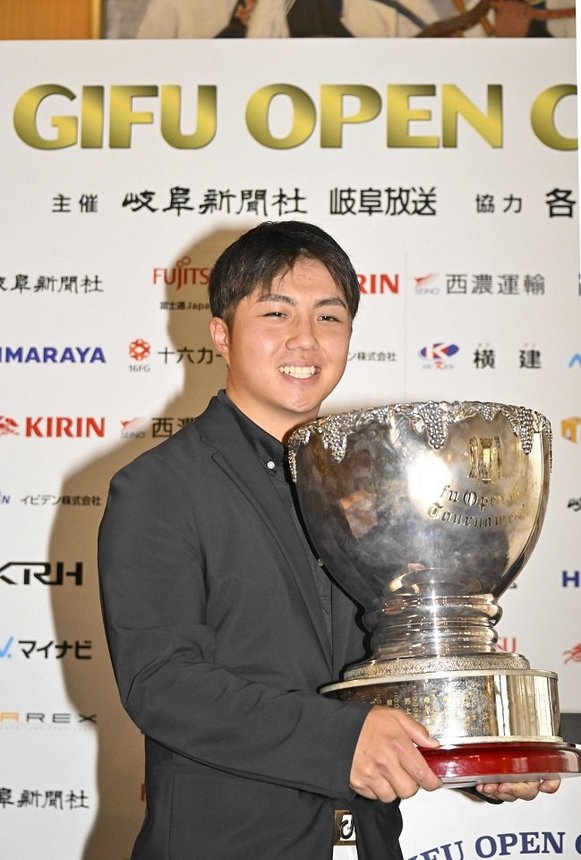 第４０回記念岐阜オープンクラシック２０２３で優勝した発多ヤマト＝各務原市須衛天狗谷、各務原カントリー倶楽部