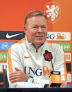 　オランダのクーマン監督＝７日、米ニューヨーク近郊（共同）