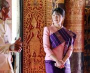 　シェントーン寺院を視察される愛子さま＝２０日、ラオス・ルアンプラバン（代表撮影・共同）