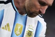 　アルジェリア戦中、メッシの鼻先から落ちるしずく＝１６日、カンザスシティー（ＦＩＦＡ提供、ゲッティ＝共同）