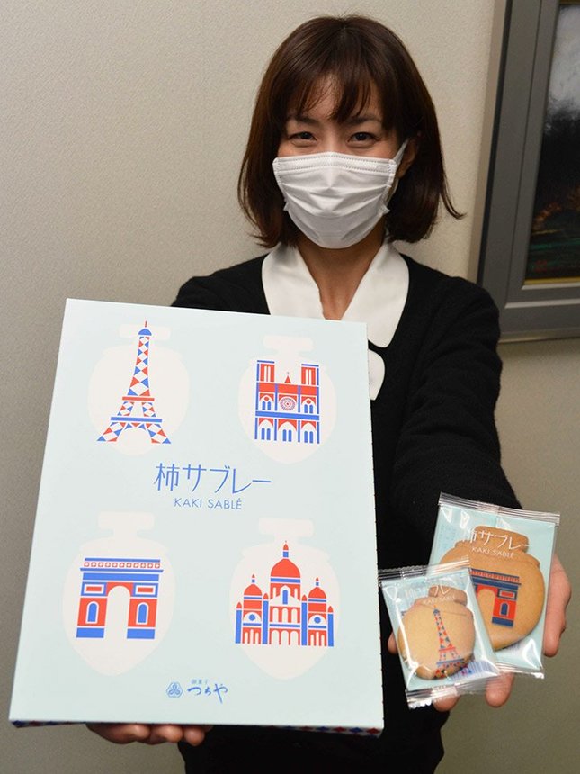 リニューアルして発売した「柿サブレー」＝岐阜新聞・岐阜放送西濃支社