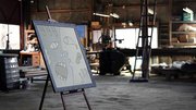わらの倉庫に飾られた壁掛け型の作品。薄い畳を使用している